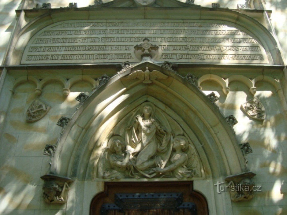 Poděbrady-Havířský kyrka Marias himmelsfärd från åren 1516-1896-portal detalj-F