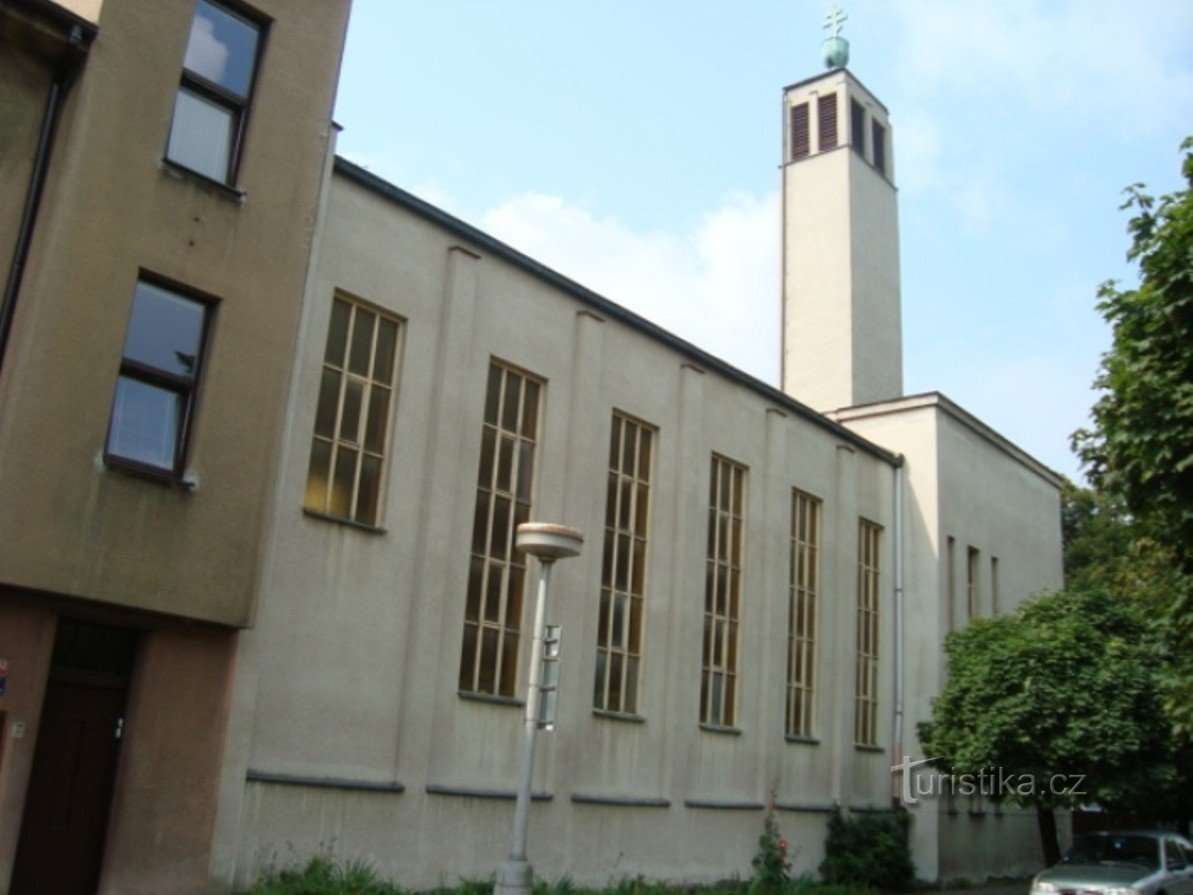 Strada Poděbrady-Hellichova-Corul Regelui Jiří din Poděbrady al Bisericii Cehoslovace-Fo