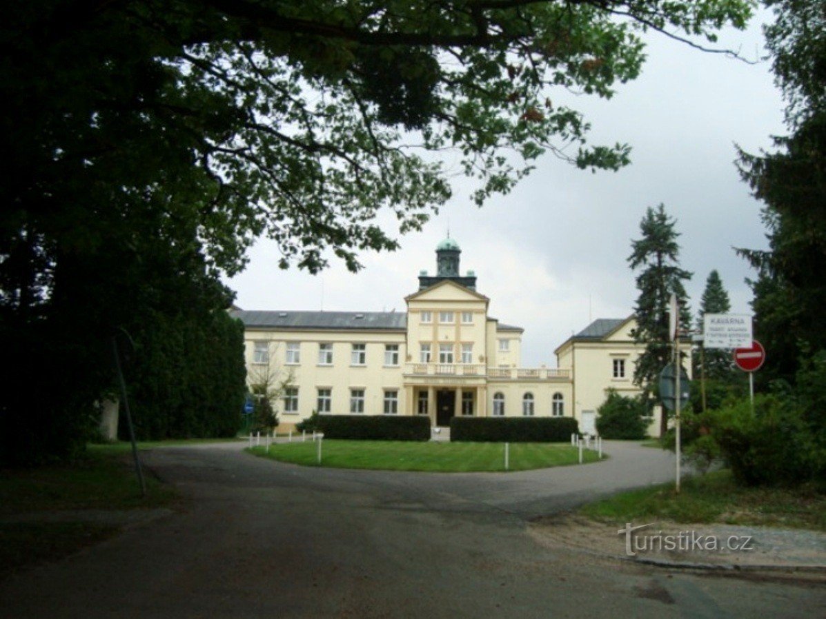 Podebrady-Husova-Straße-Hotel Zámeček-ursprüngliches Verwaltungsgebäude-Foto: Ulrych Mir.