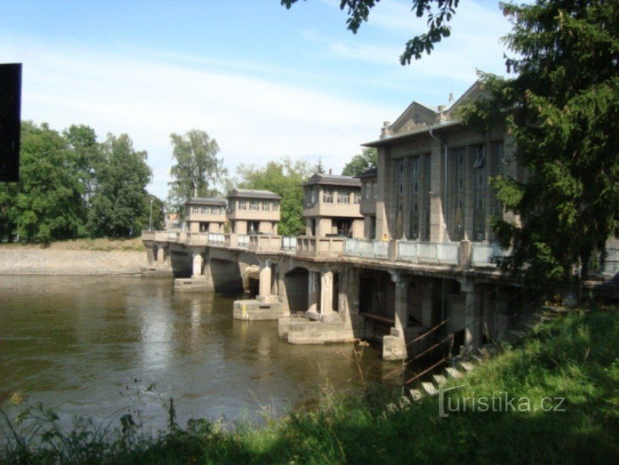 Poděbrady-hydroelectric plant on the Labe-Photo: Ulrych Mir.