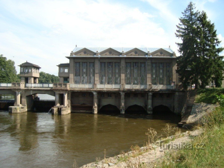 Centrale hydroélectrique de Poděbrady sur le Labe-Photo: Ulrych Mir.