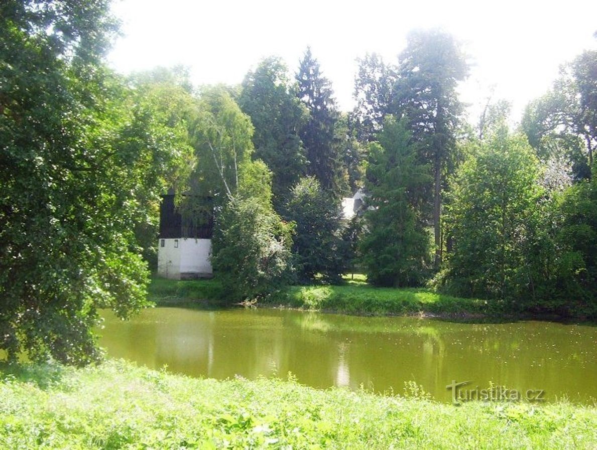 Poděbrady-jezírko Jordán se zvonicí z let 1615-1921-Foto:Ulrych Mir.