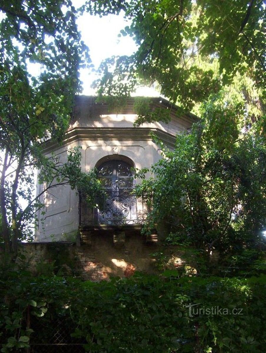 Podebrady-Labské nábřeží-gloriette clássico de 1820 - Foto: Ulrych Mir.