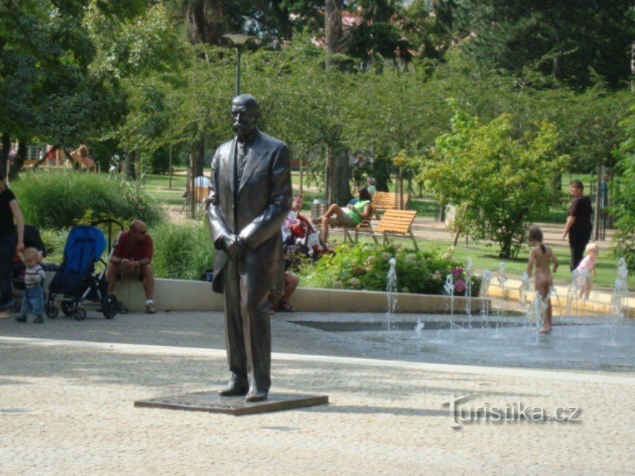 Parcul Podebrady-Lázeňský-statuie TGMasaryk din 1927-Foto: Ulrych Mir.