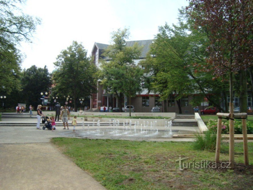 Parcul Podebrady-Lázeňský-statuie TGMasaryk din 1927-Foto: Ulrych Mir.