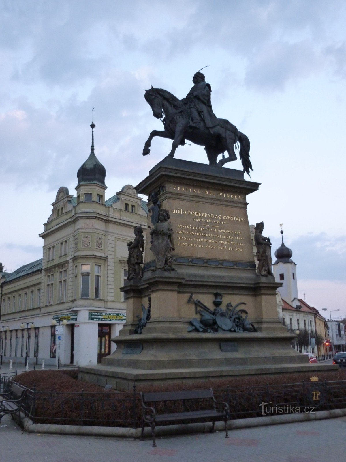 Poděbrady - tượng đài vua George của Poděbrady