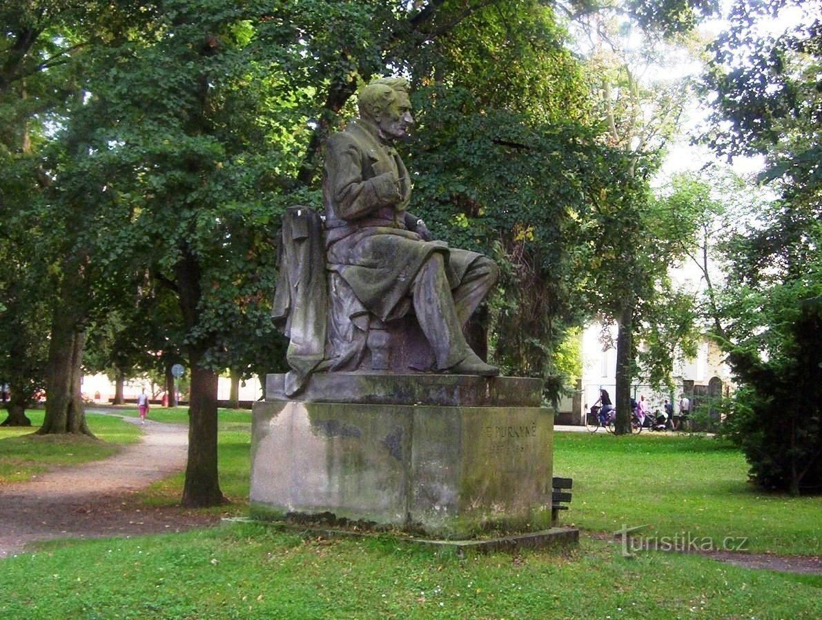 Poděbrady-Purkyňovy orchards-JEPurkyně monument-Photo: Ulrych Mir.