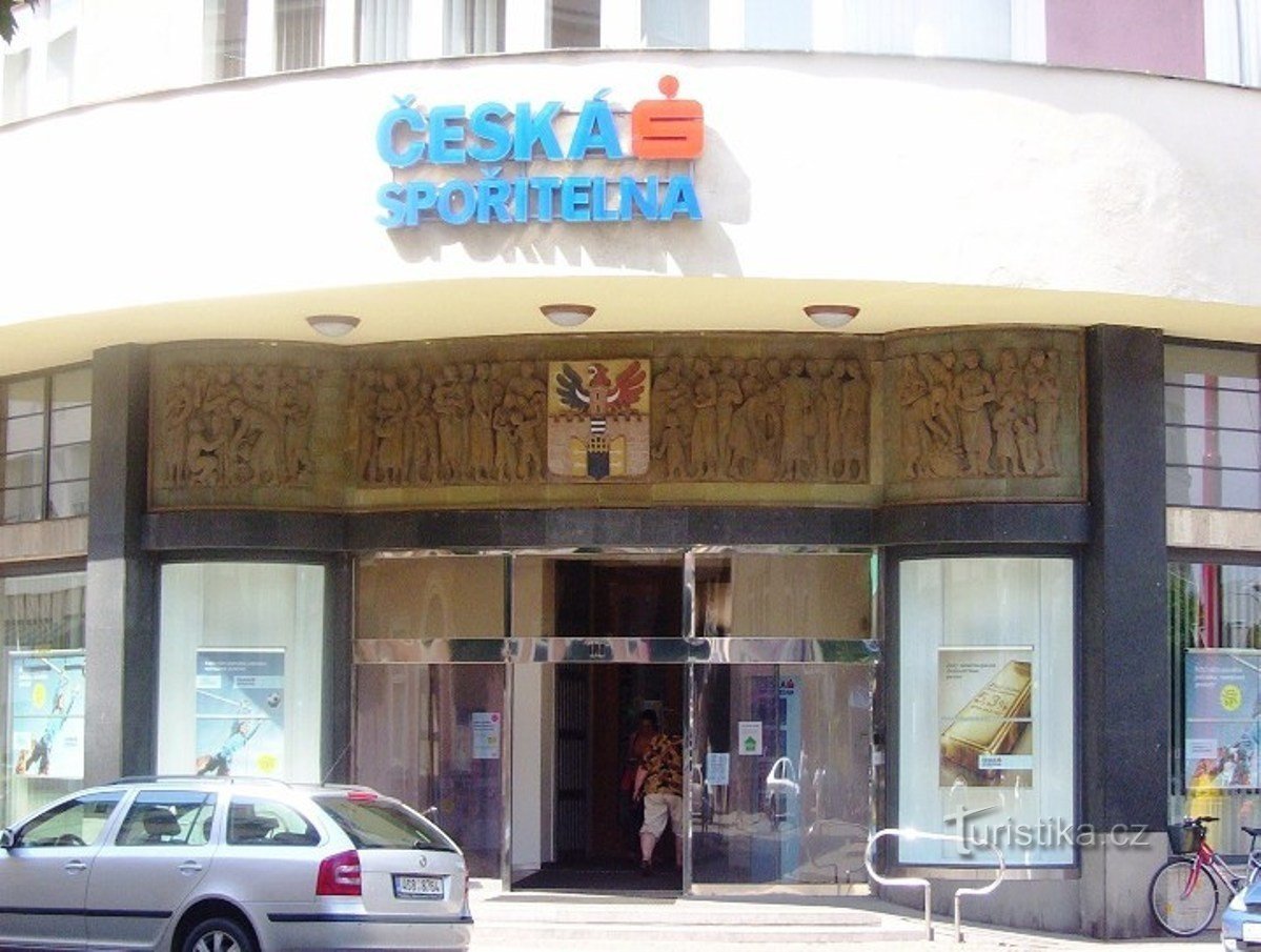 Poděbrady-Riegrovo náměstí-budova České spořitelny-Foto:Ulrych Mir.