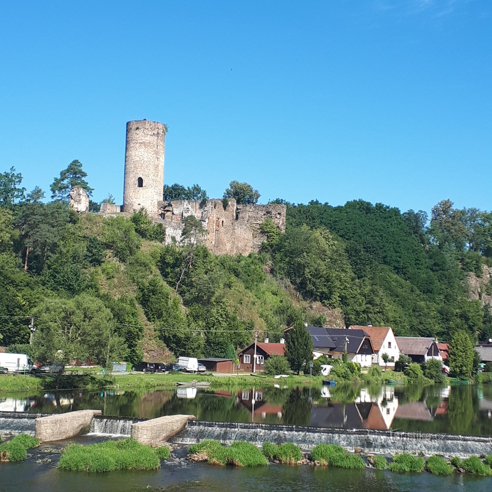 Entlang Lužnice von Dobronice bis zur Burg Příběnice