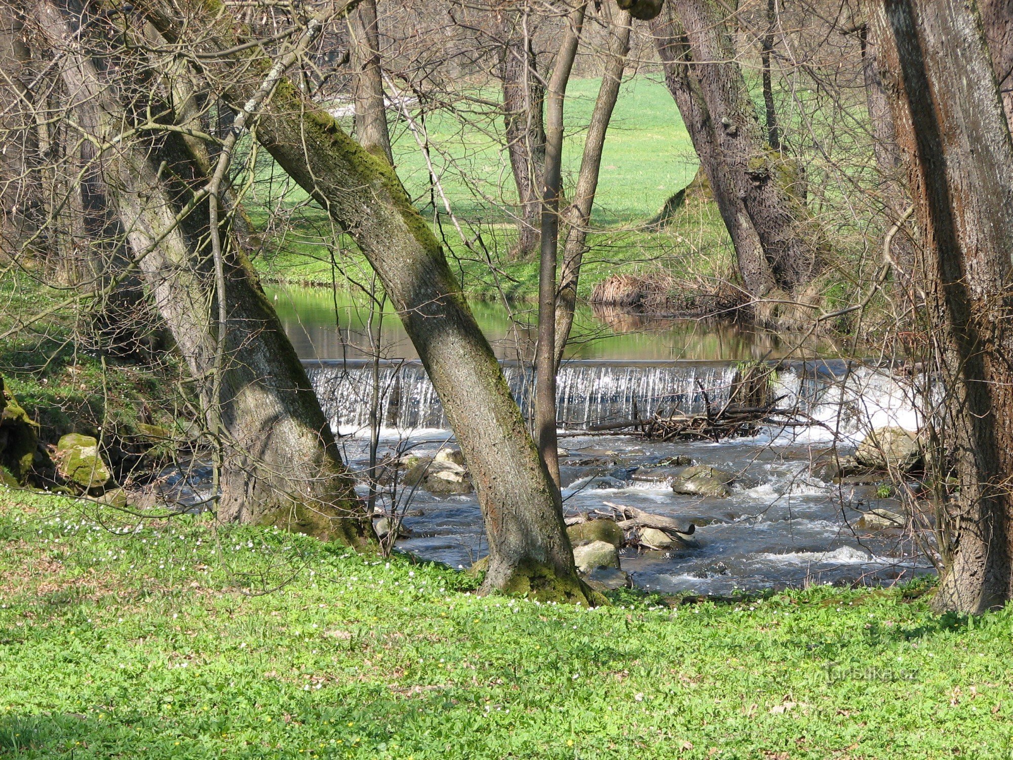 Langs de rivier