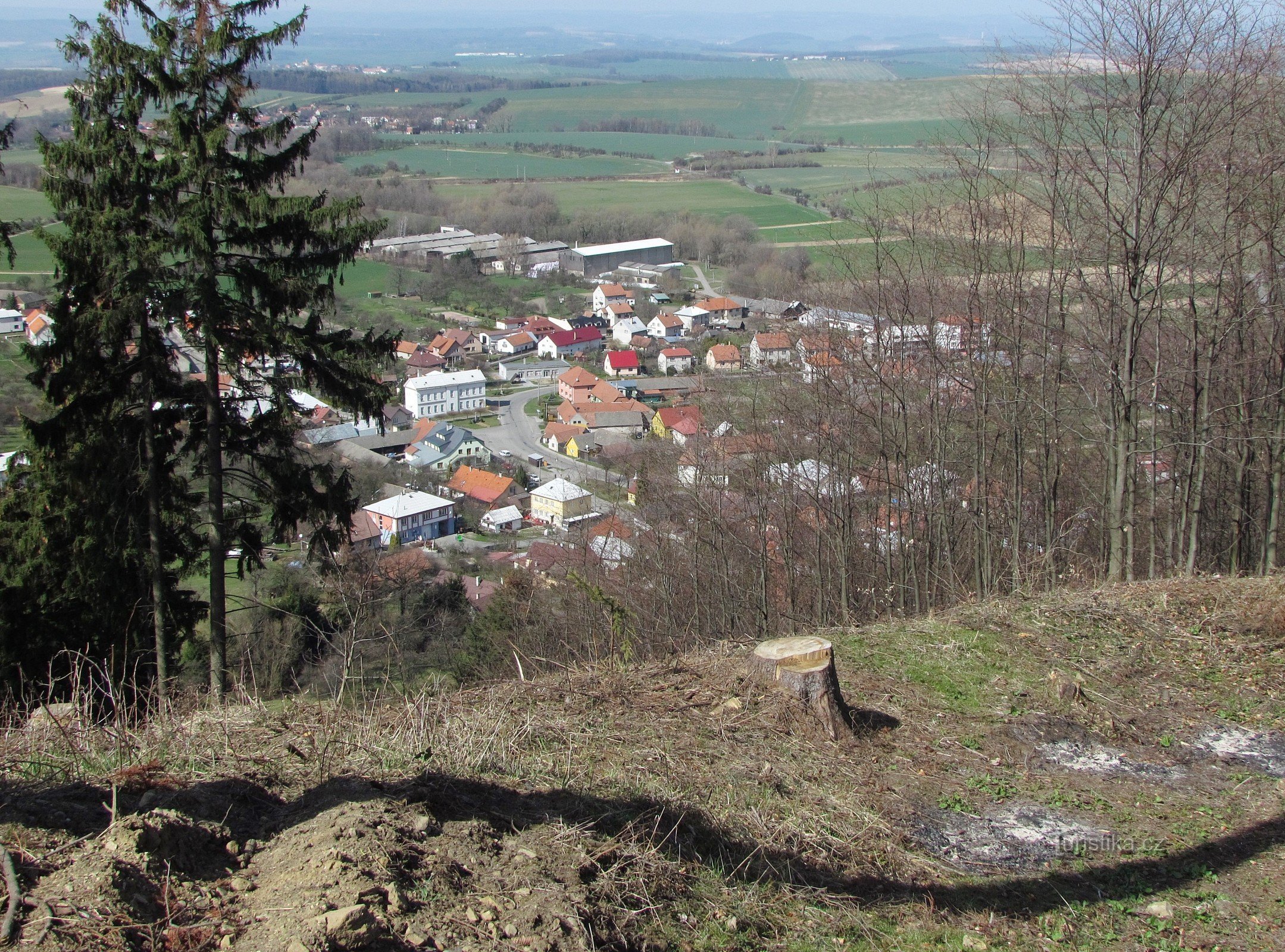 Podhradní Lhota a Nový Šaumburk kastélyból