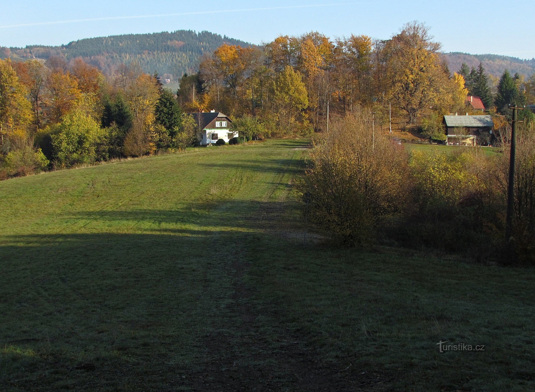 Podkopná Lhota, im Hintergrund bewaldetes Kopná