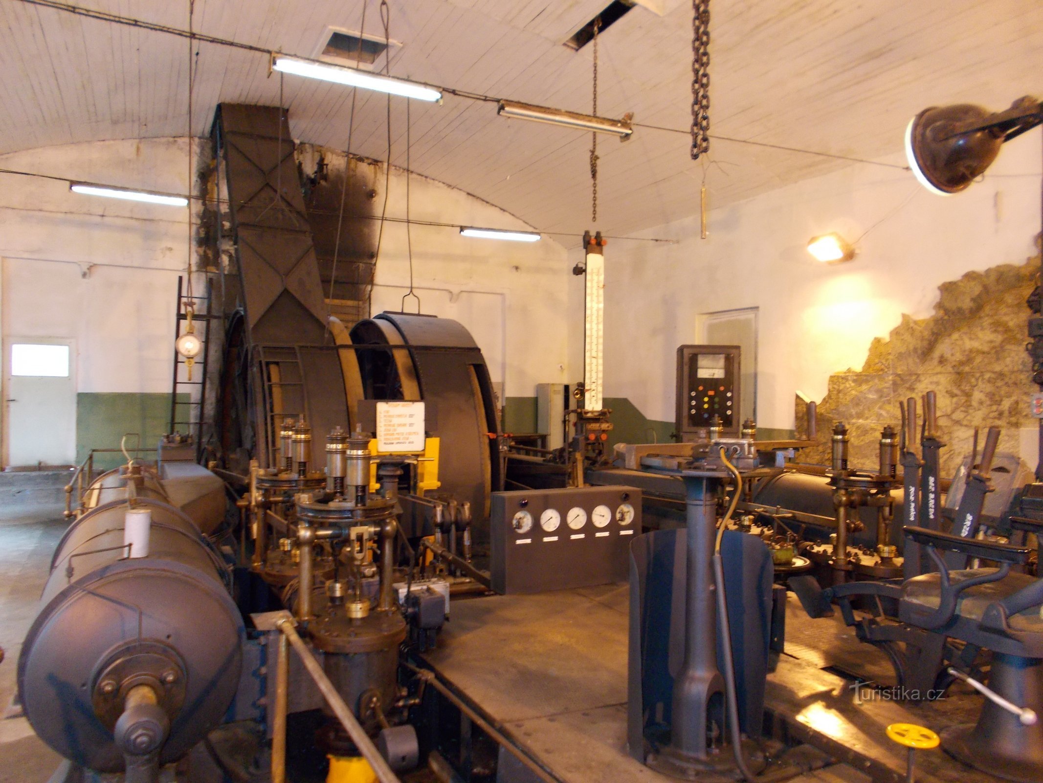 Musée technique de Podkrušnohorské - machine d'extraction à vapeur
