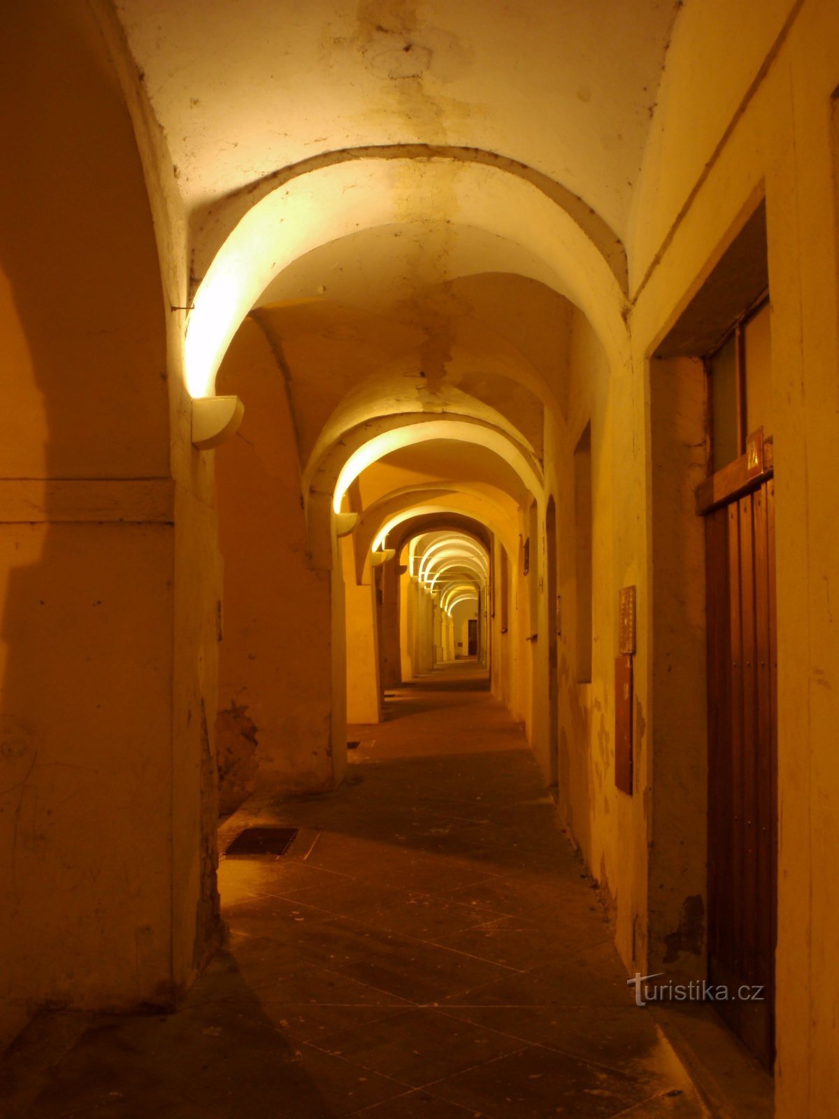 Portico in via Rokitanského (Hradec Králové, 25.12.2010/XNUMX/XNUMX)