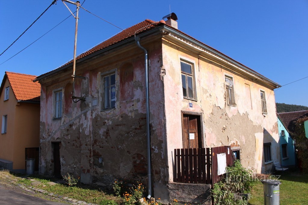 Podmokelskán synagoga, näkymä kadulta