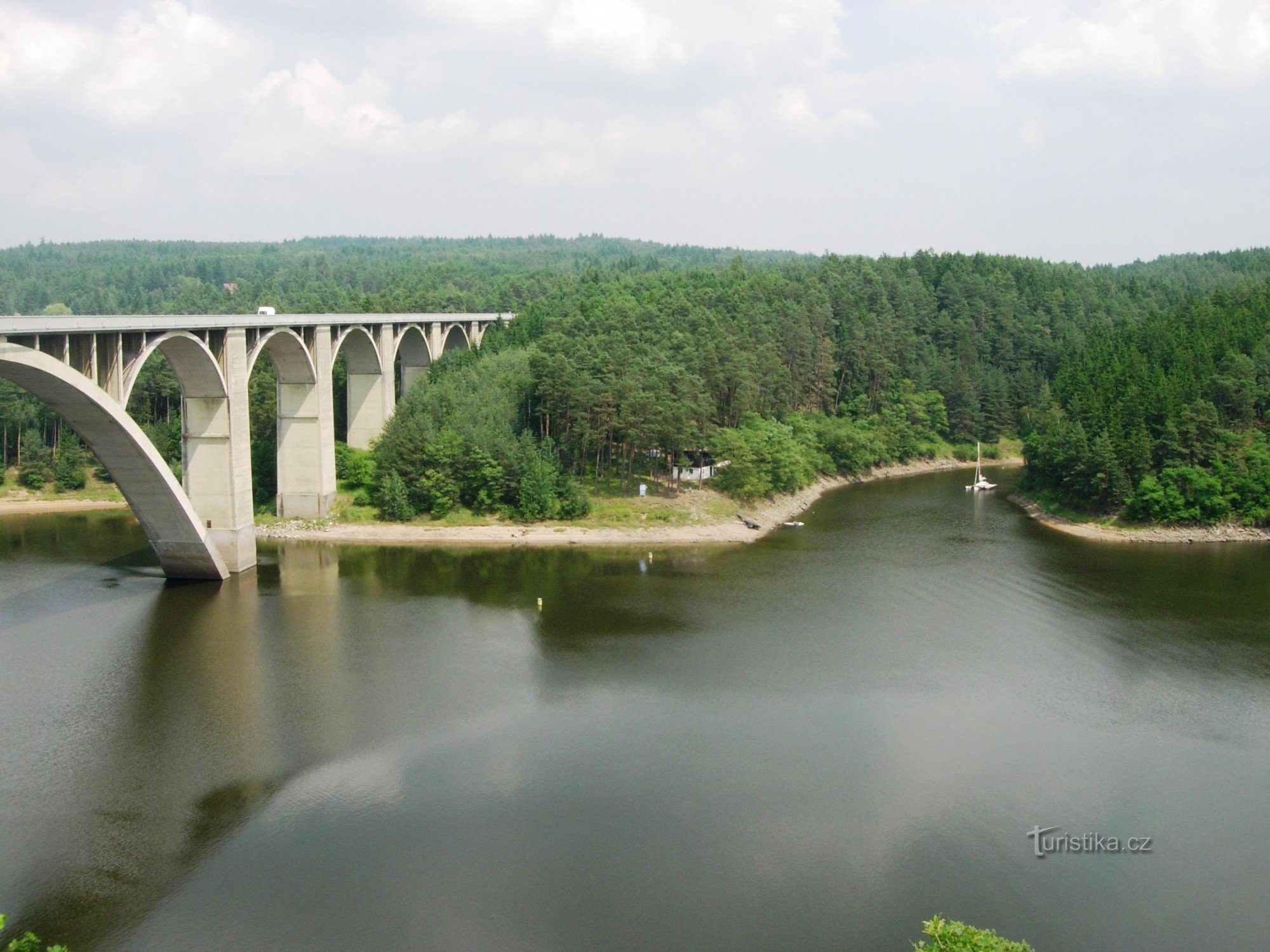 Podolský bridge and bay on Budovické potok