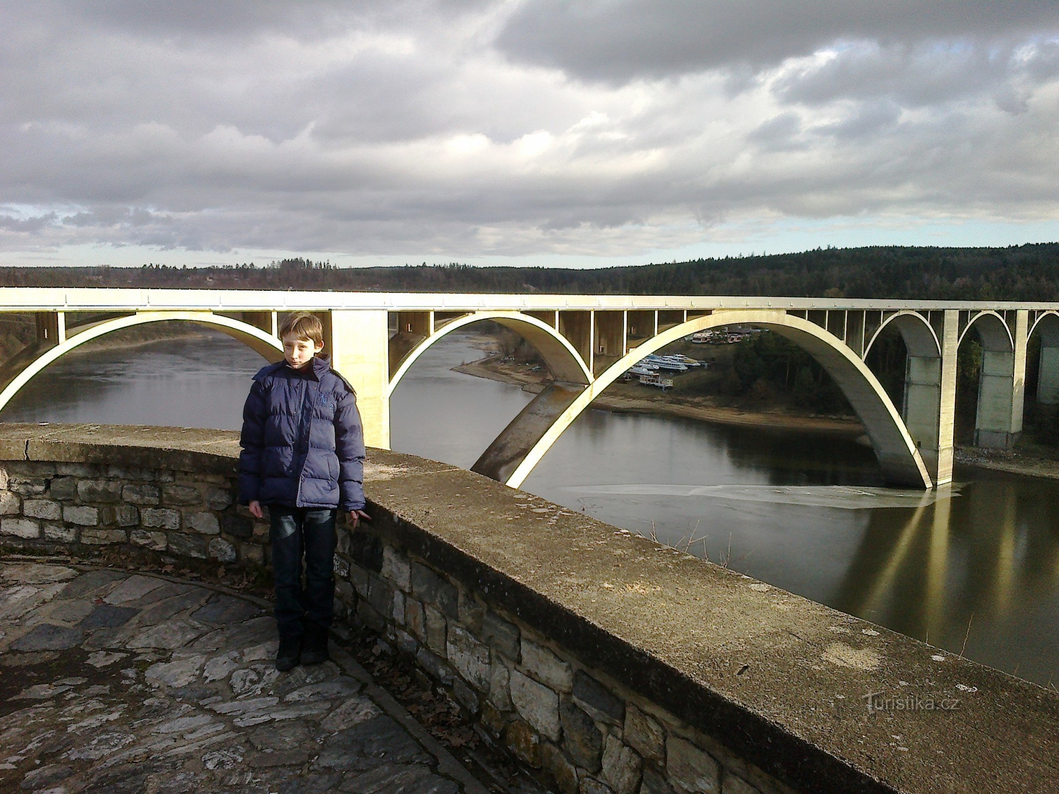 Il ponte Podolsky in piena esposizione