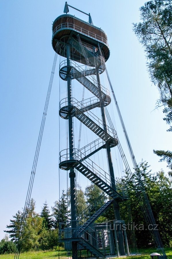 The support rods resemble the shape of the original building