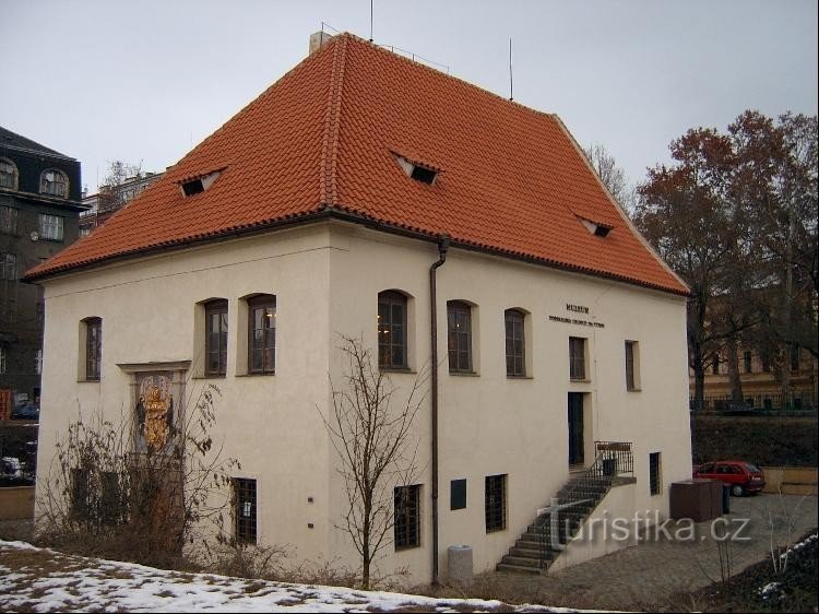 estância aduaneira de Podskalská