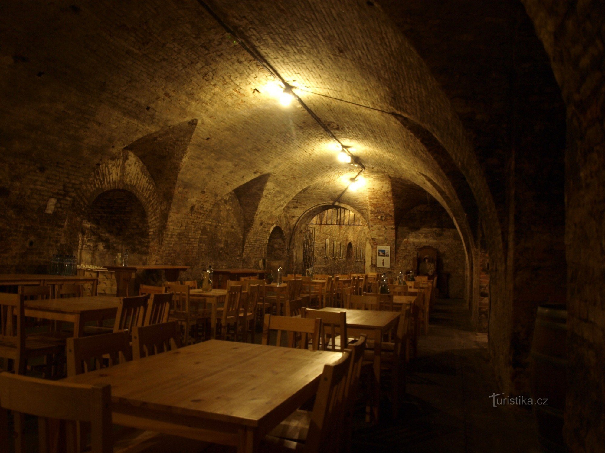 підземний монастир Лука, Зноймо