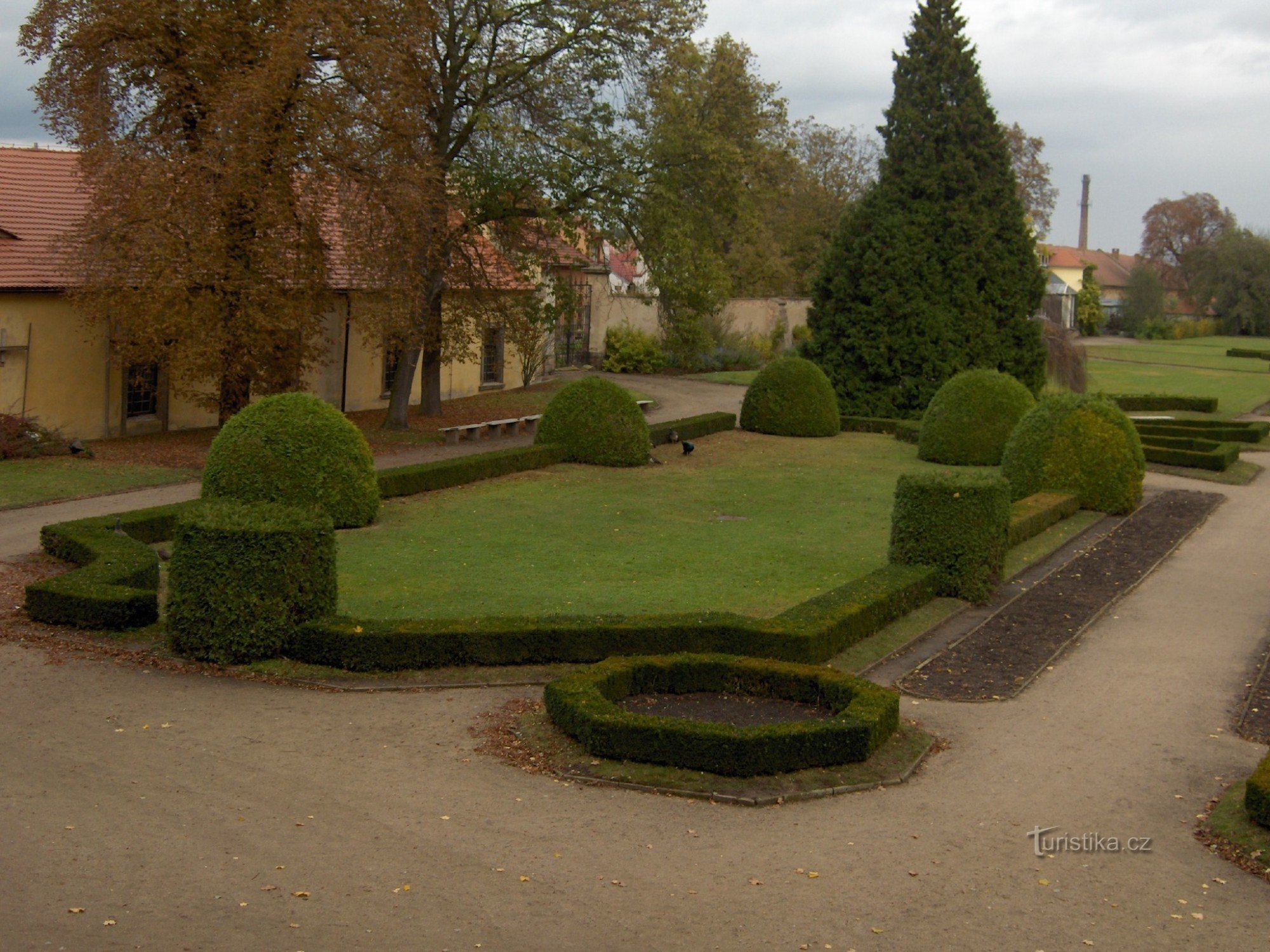 Libochovice höst slott trädgård