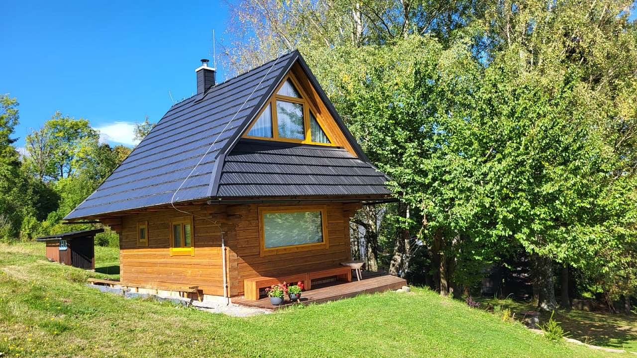 Pohľad na dreveničku v pod Rozsutcom