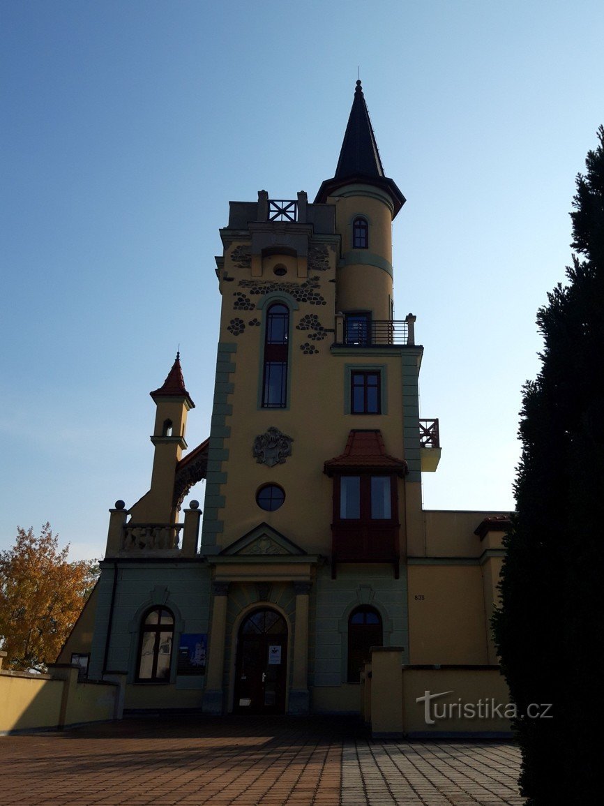 De sprookjesachtige uitkijktoren Letná in het kuuroord Teplice