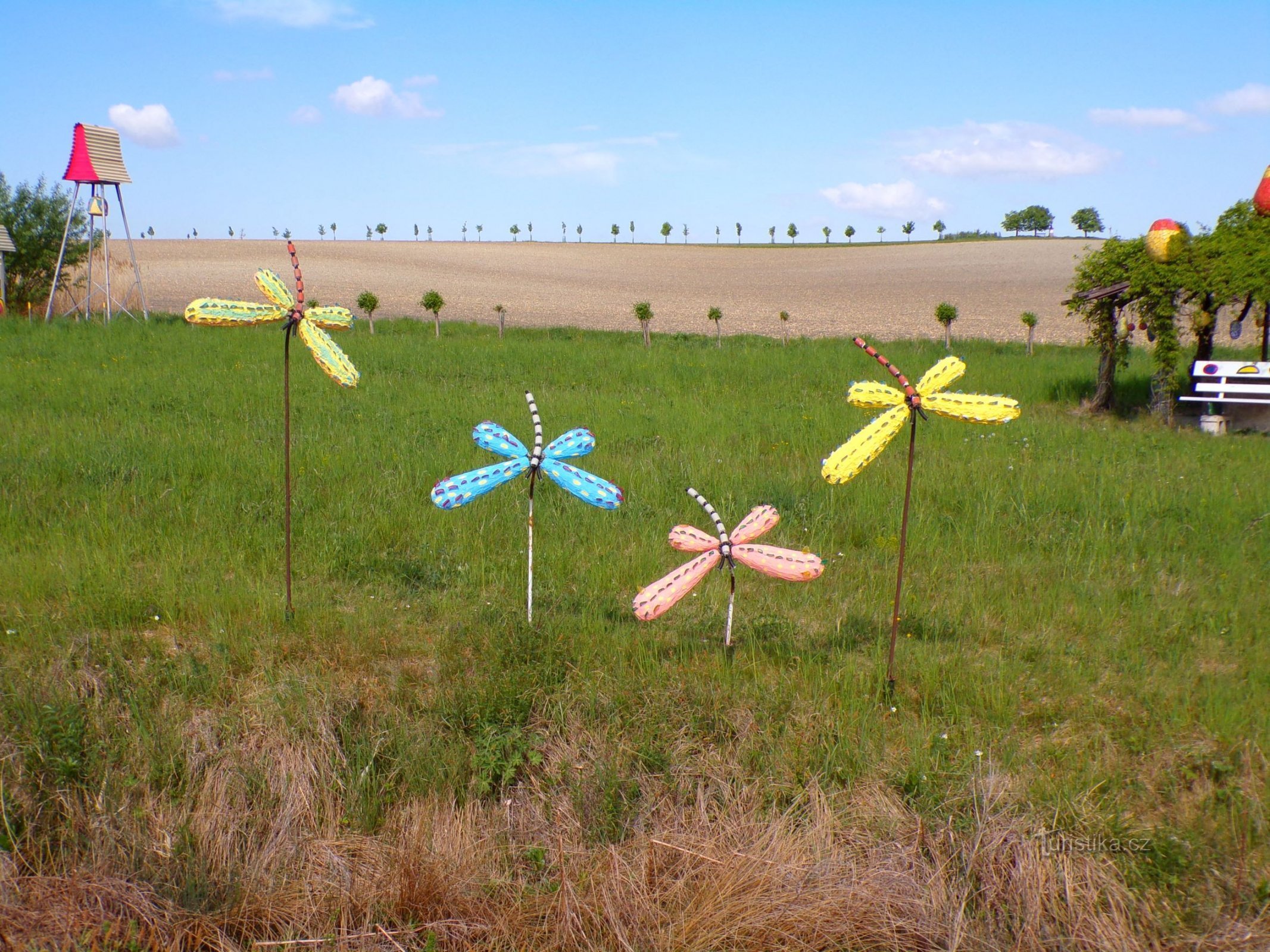 Jardin de conte de fées sur la route de Libřice (Černilov, 15.5.2022/XNUMX/XNUMX)