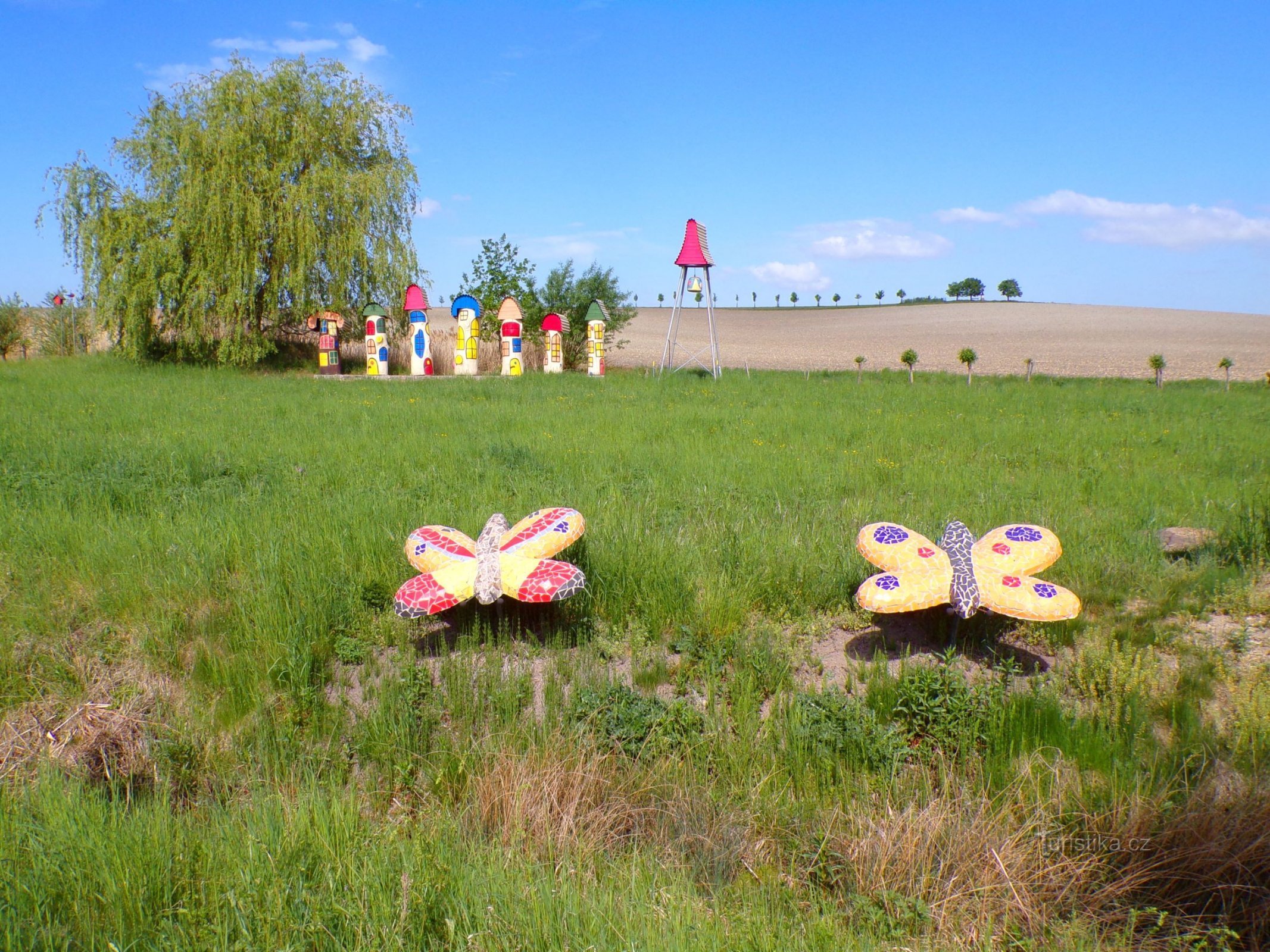 Sprookjestuin langs de weg naar Libřice (Černilov, 15.5.2022/XNUMX/XNUMX)