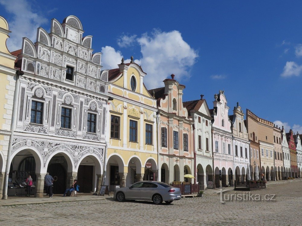 maisons de conte de fées avec des arcs