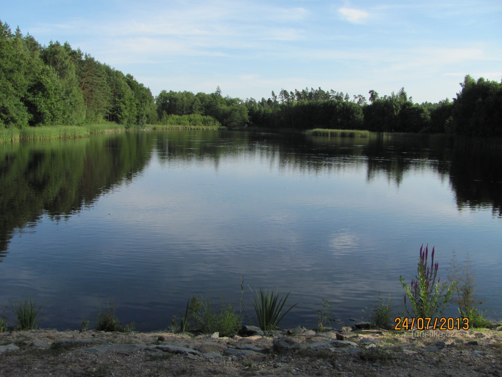 Satupolkua pitkin Vyskyt-lammelle