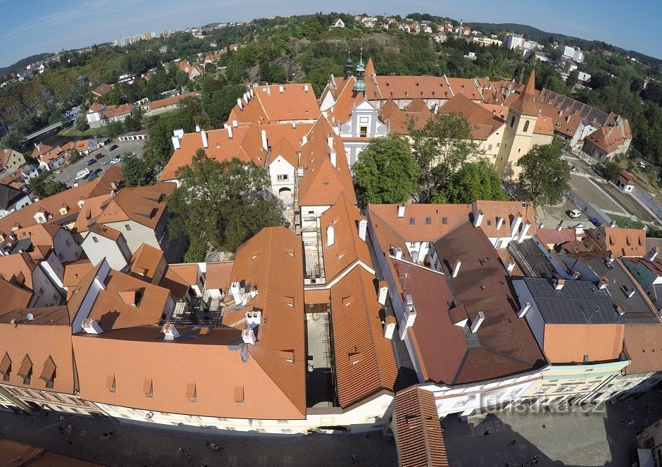 Marche des contes de fées et célébrations traditionnelles de Pâques au monastère de Český Krumlov