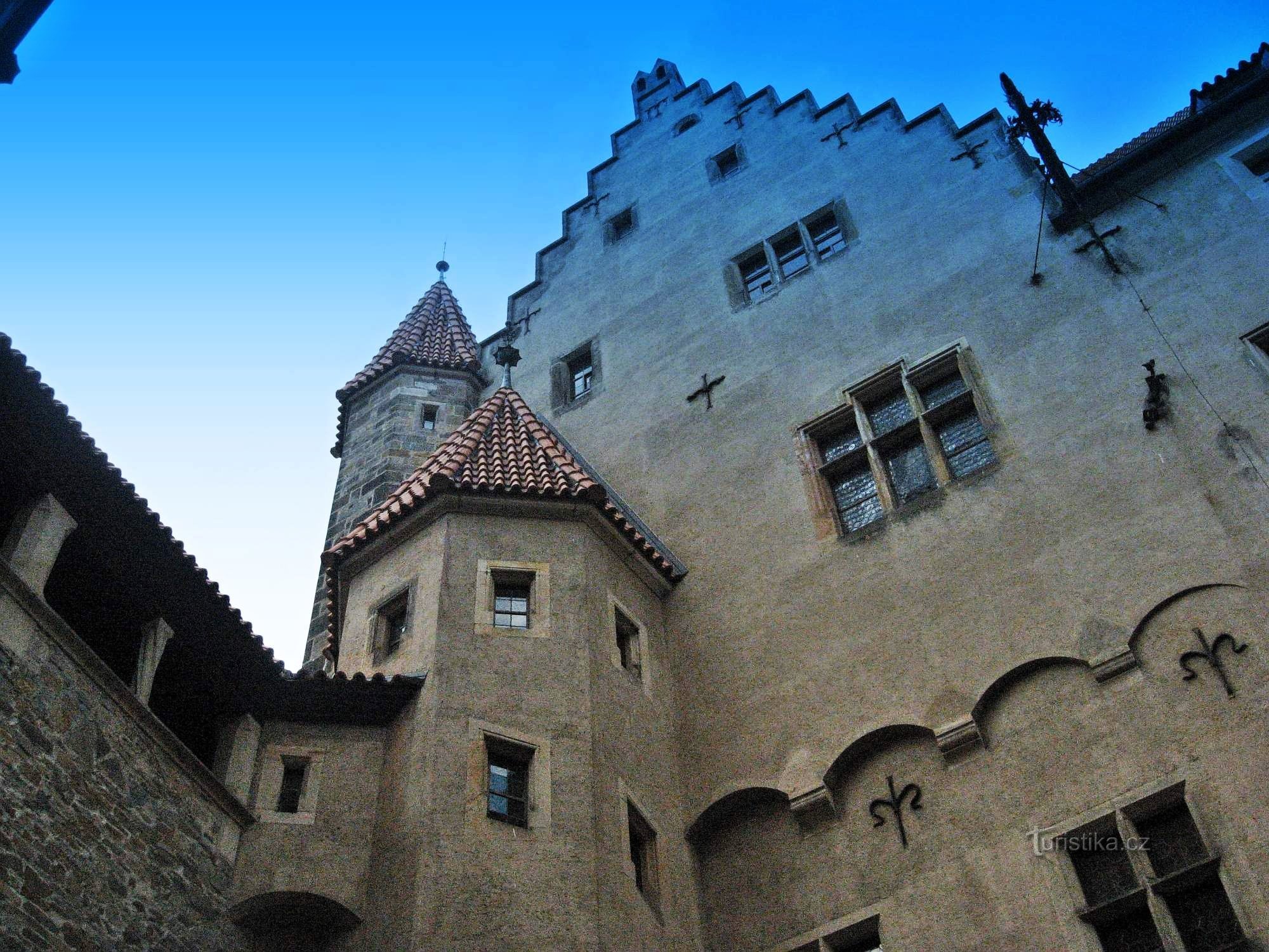 O castelo de conto de fadas de Bouzov