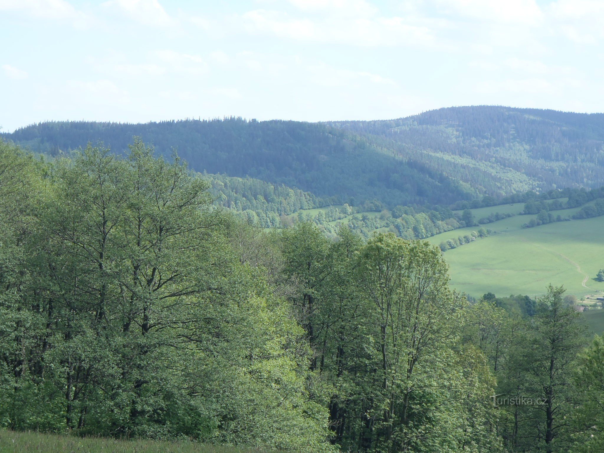 Кубок, ліворуч, і Коров'яча гора