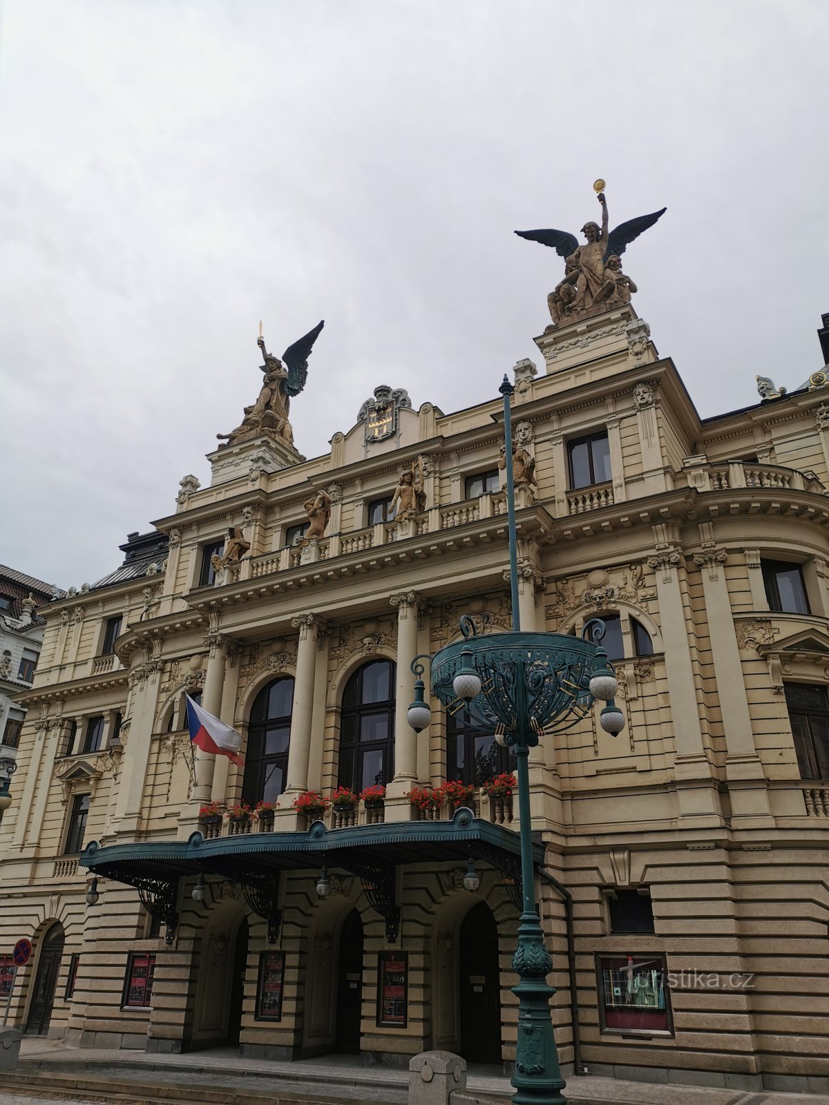 vue du bâtiment du Théâtre de Vinohrady