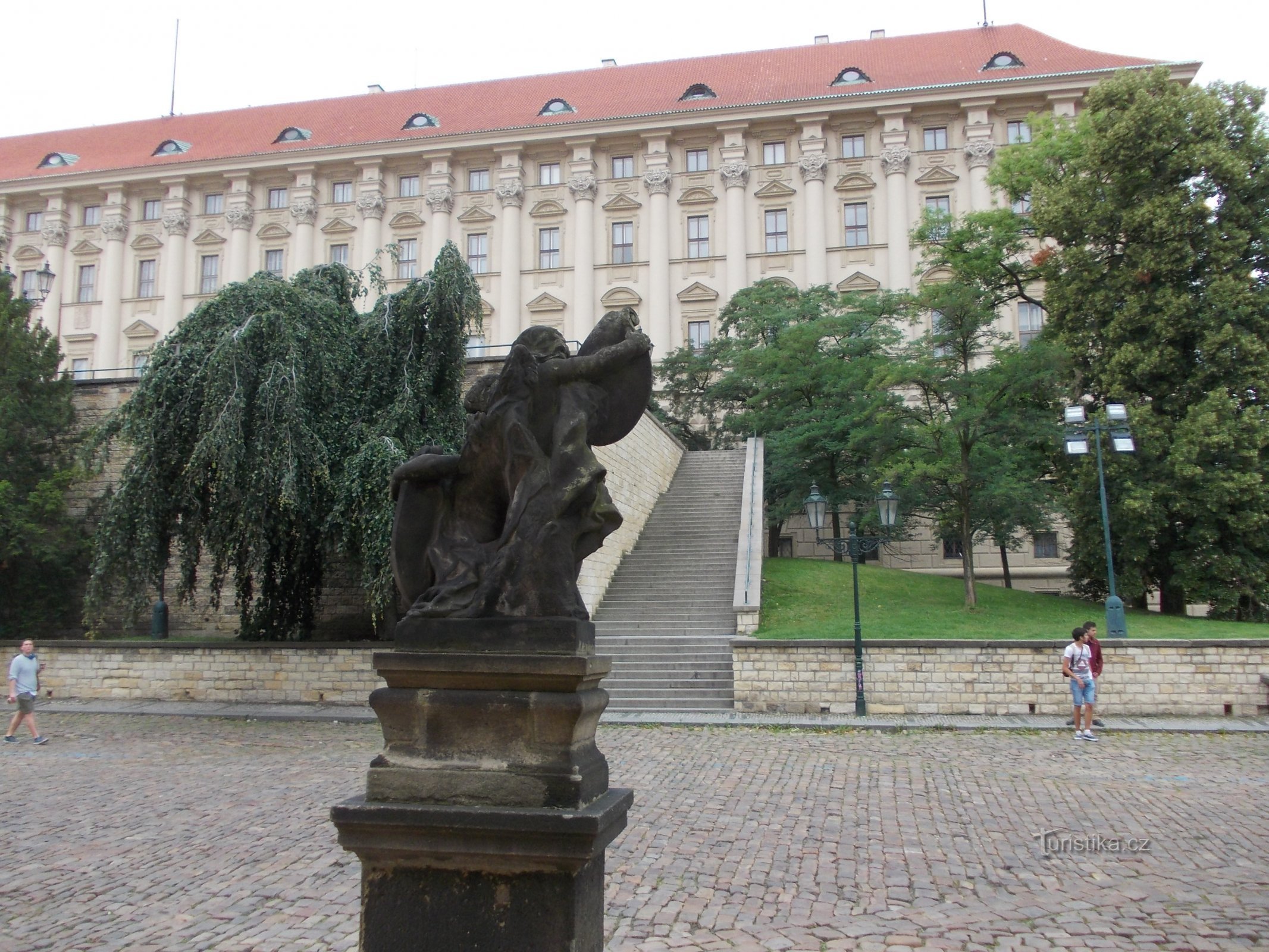 utsikt över Černín-palatset från Loretan-torget