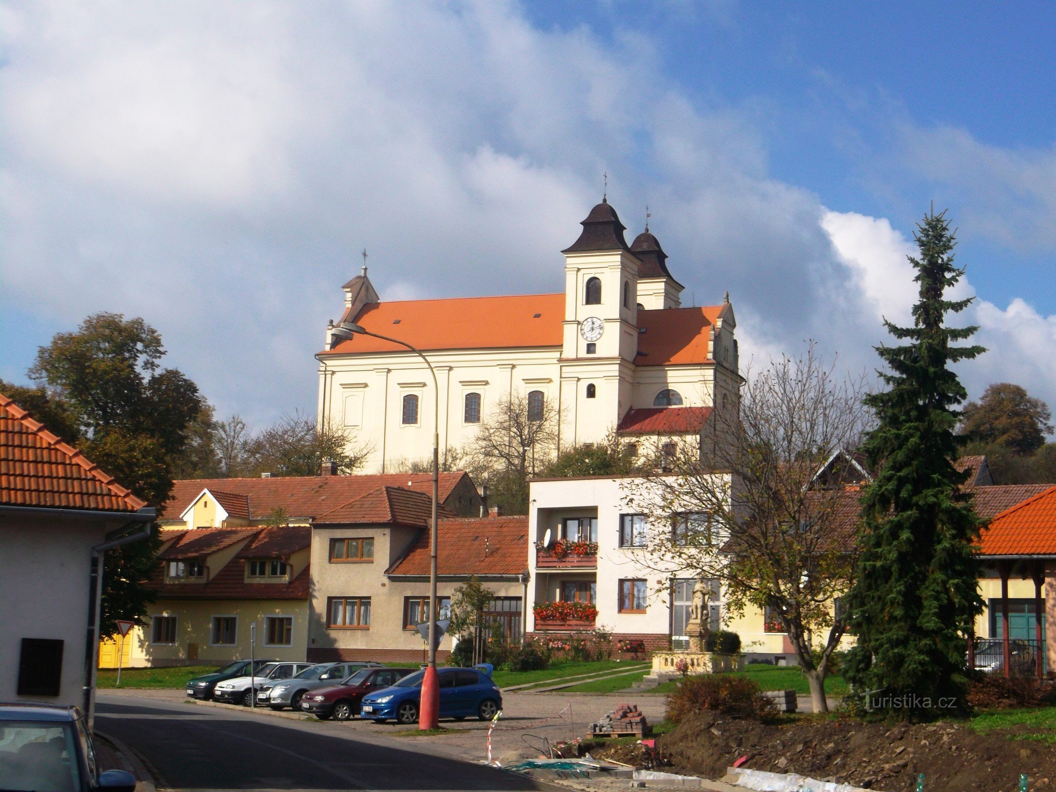 pogled na cerkev