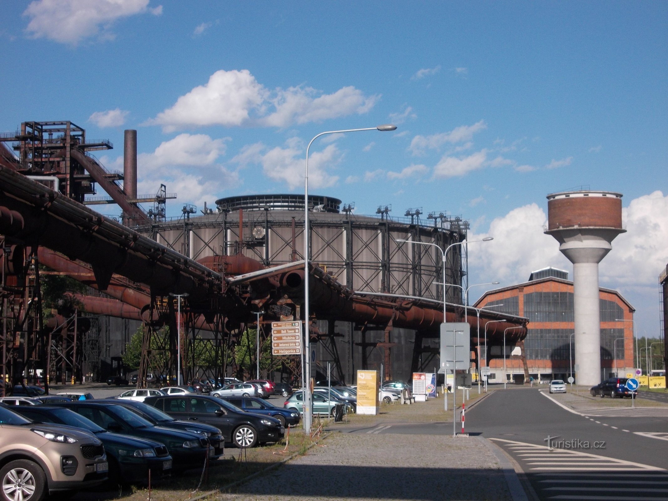 widok na zbiornik gazu