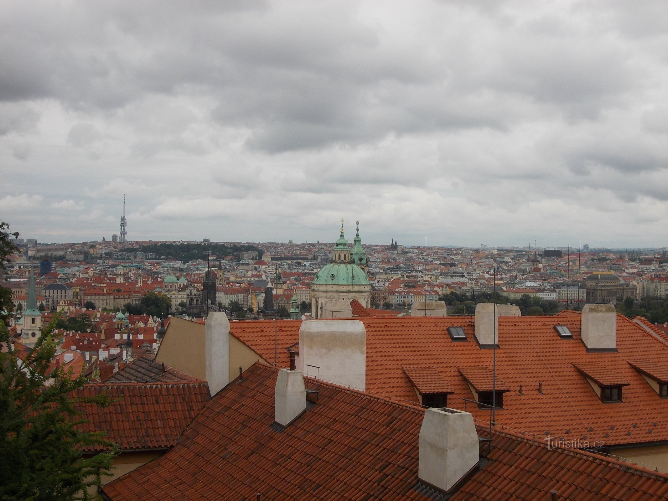 pogled na Prago s praškega gradu