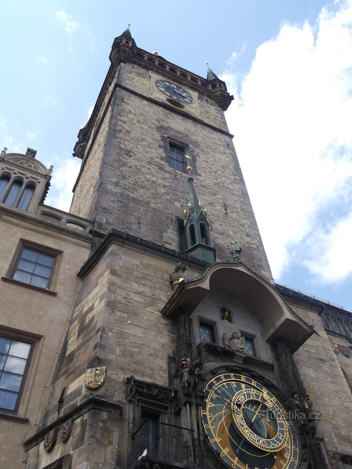 vue sur la tour de l'ancien hôtel de ville