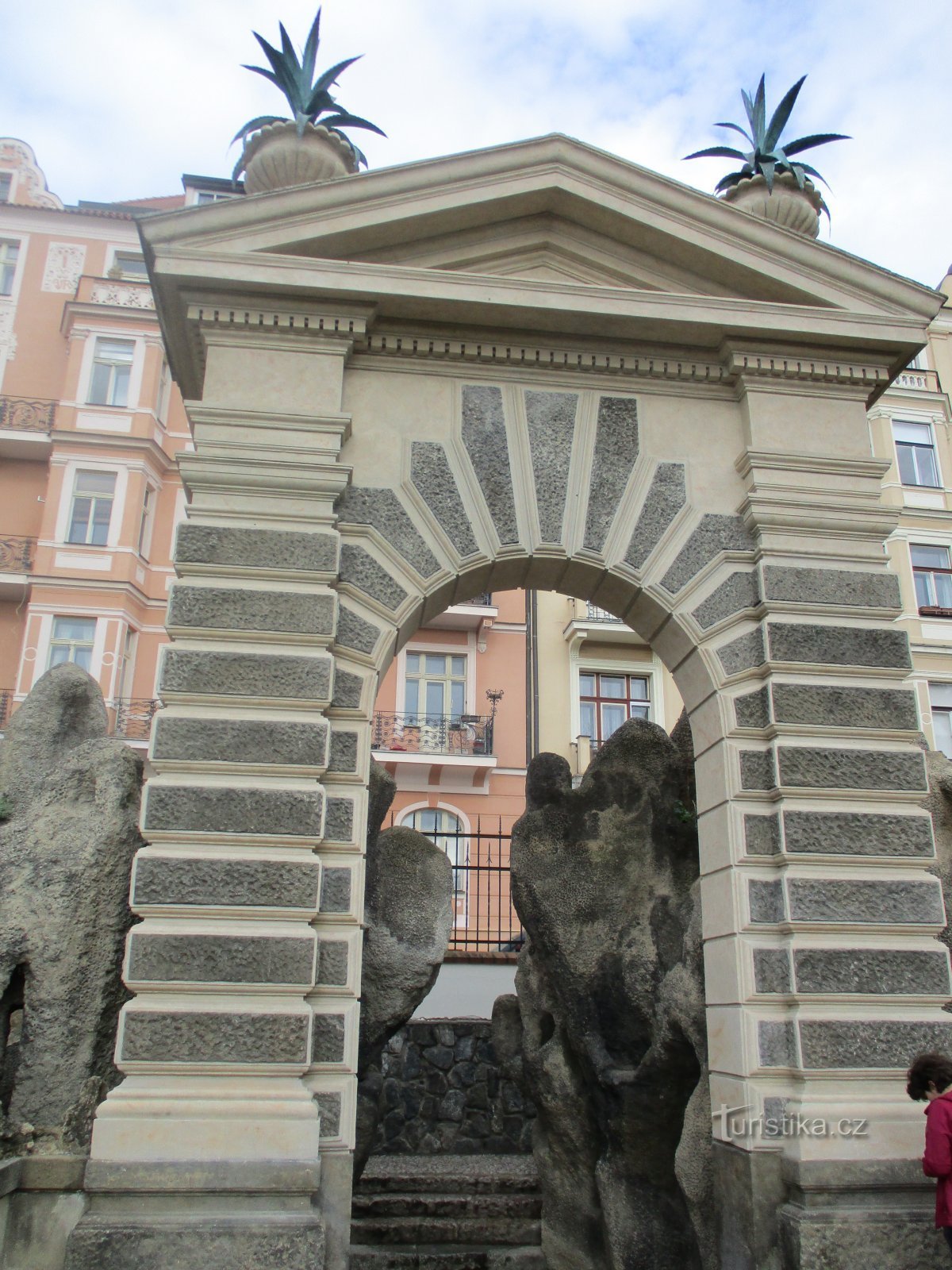 vue de la porte d'entrée (pour nous c'était la porte de sortie) au deuxième étage