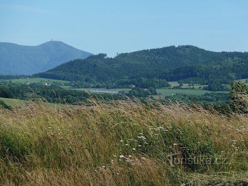 Utsikt över Beskydy-bergen - zooma in