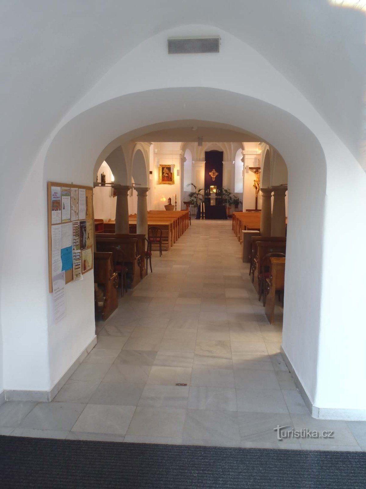 Una vista del interior de la iglesia de St. Jiljí Líšen - 6.3.2012 de marzo de XNUMX