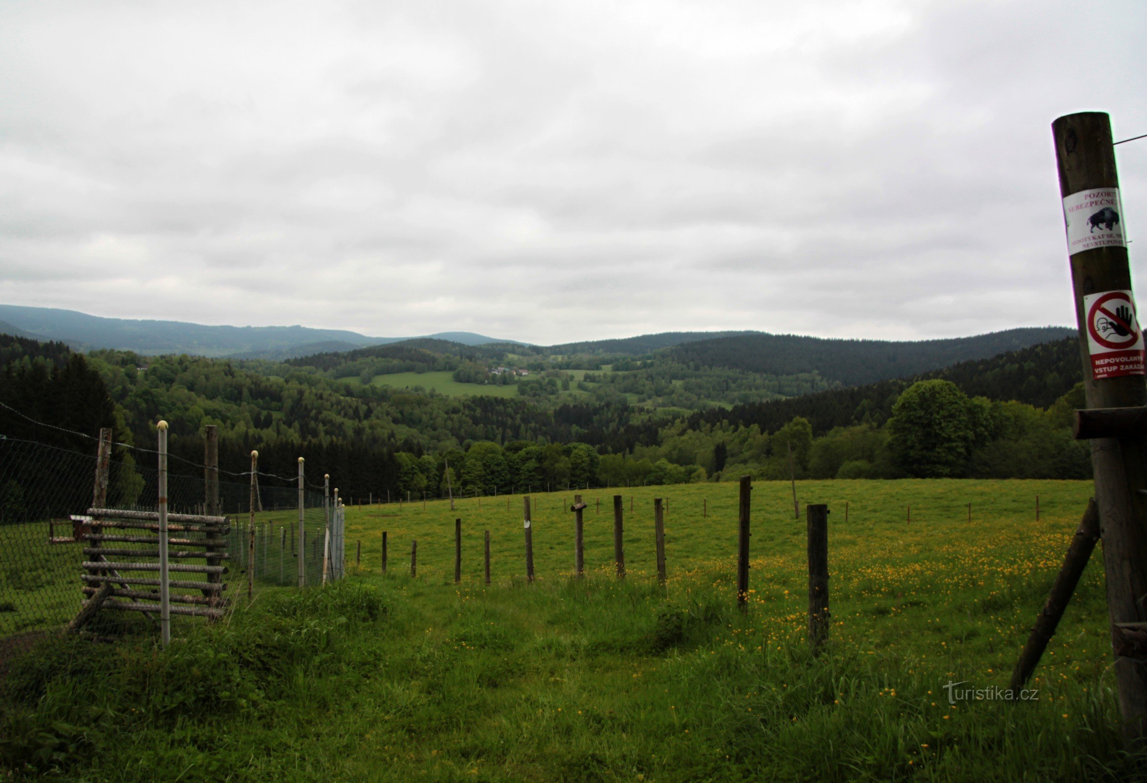 Vue sur la vallée de Losenice à Červená