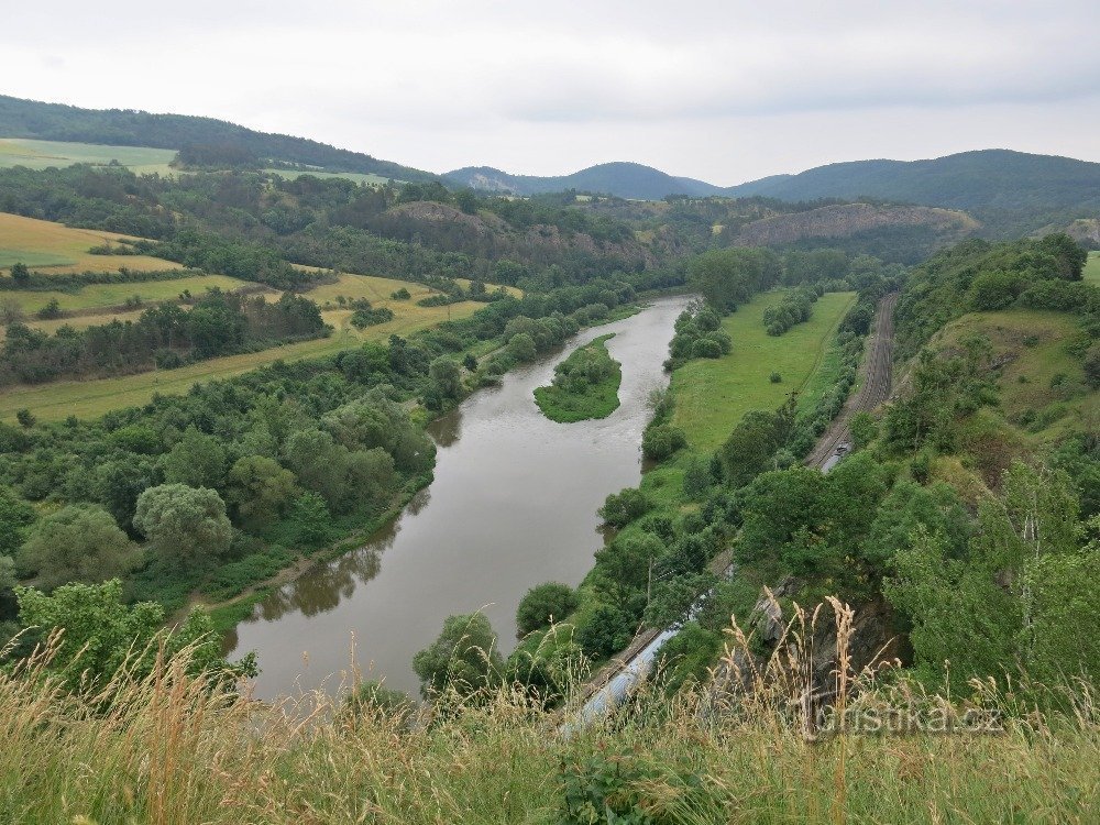 vue sur la vallée de la rivière Berounka