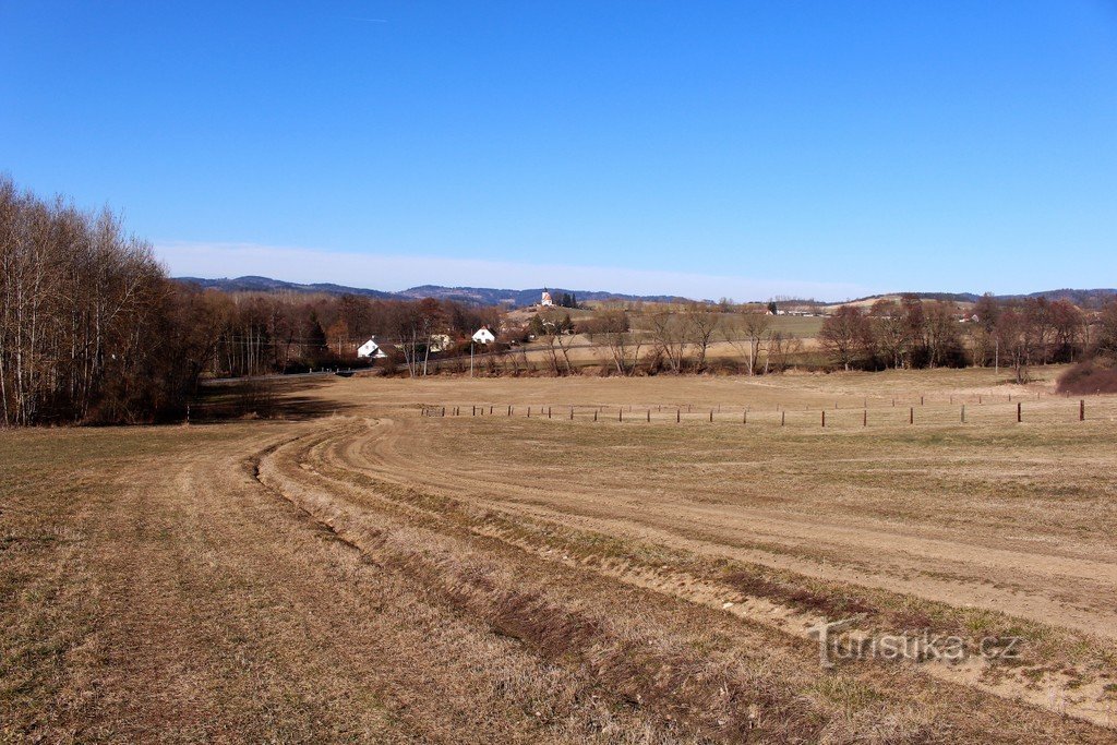 Blick auf das Tal des Flusses Ostružná