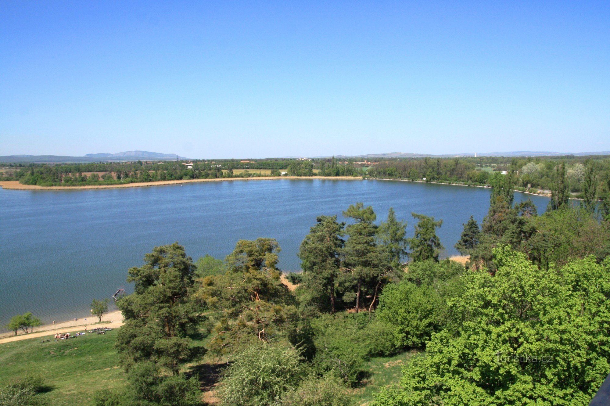 Blick auf den Damm von Mlýnské rybník
