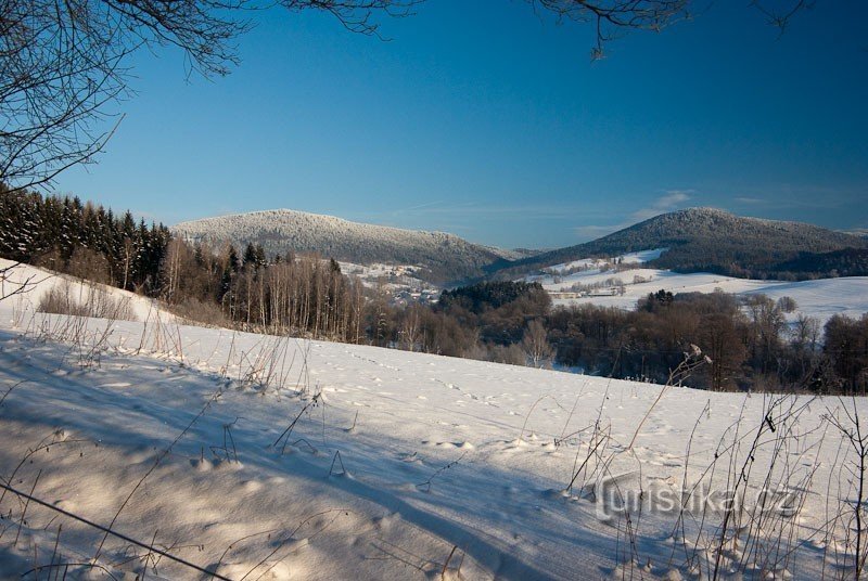 Vedere a Kunčická hora de la urcarea spre Hadcová