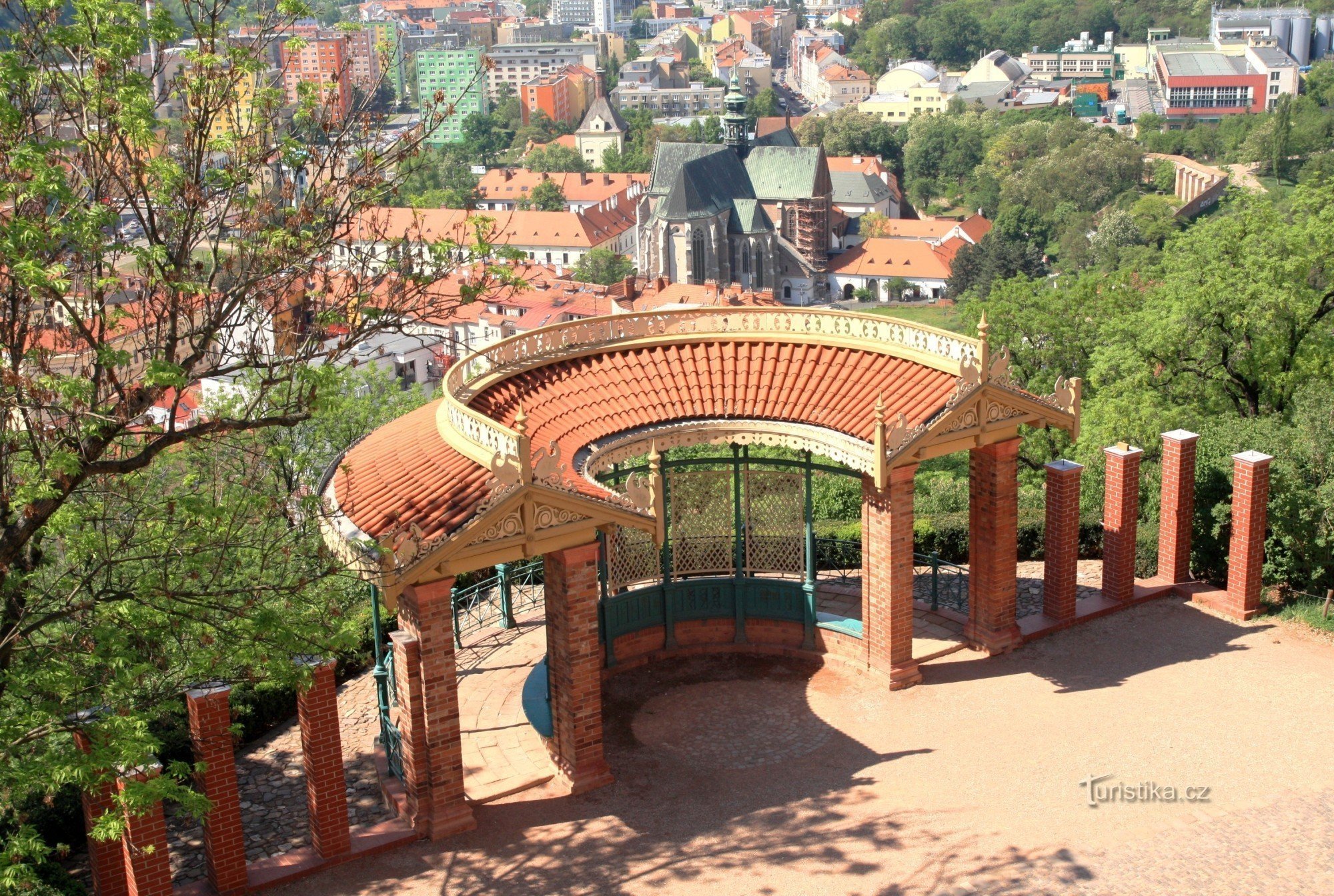 Utsikt över lusthuset från den övre bastionen