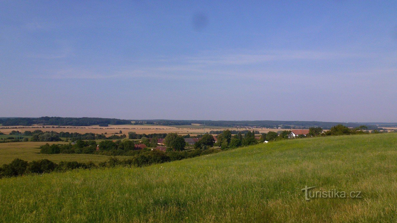 vedere la Benešovice de pe creasta Křemen